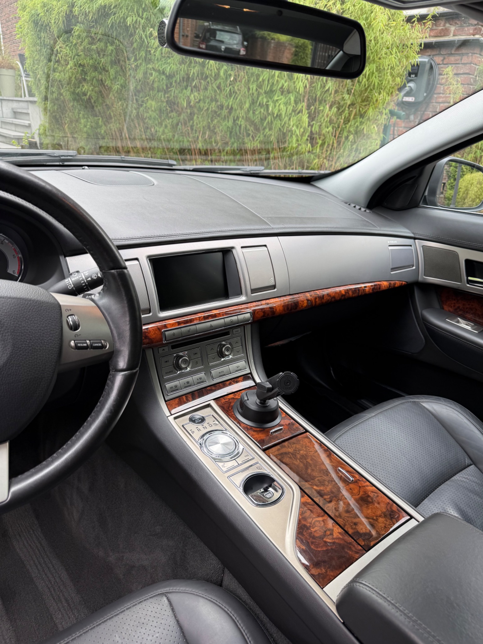 Jaguar XF middenconsole na reiniging