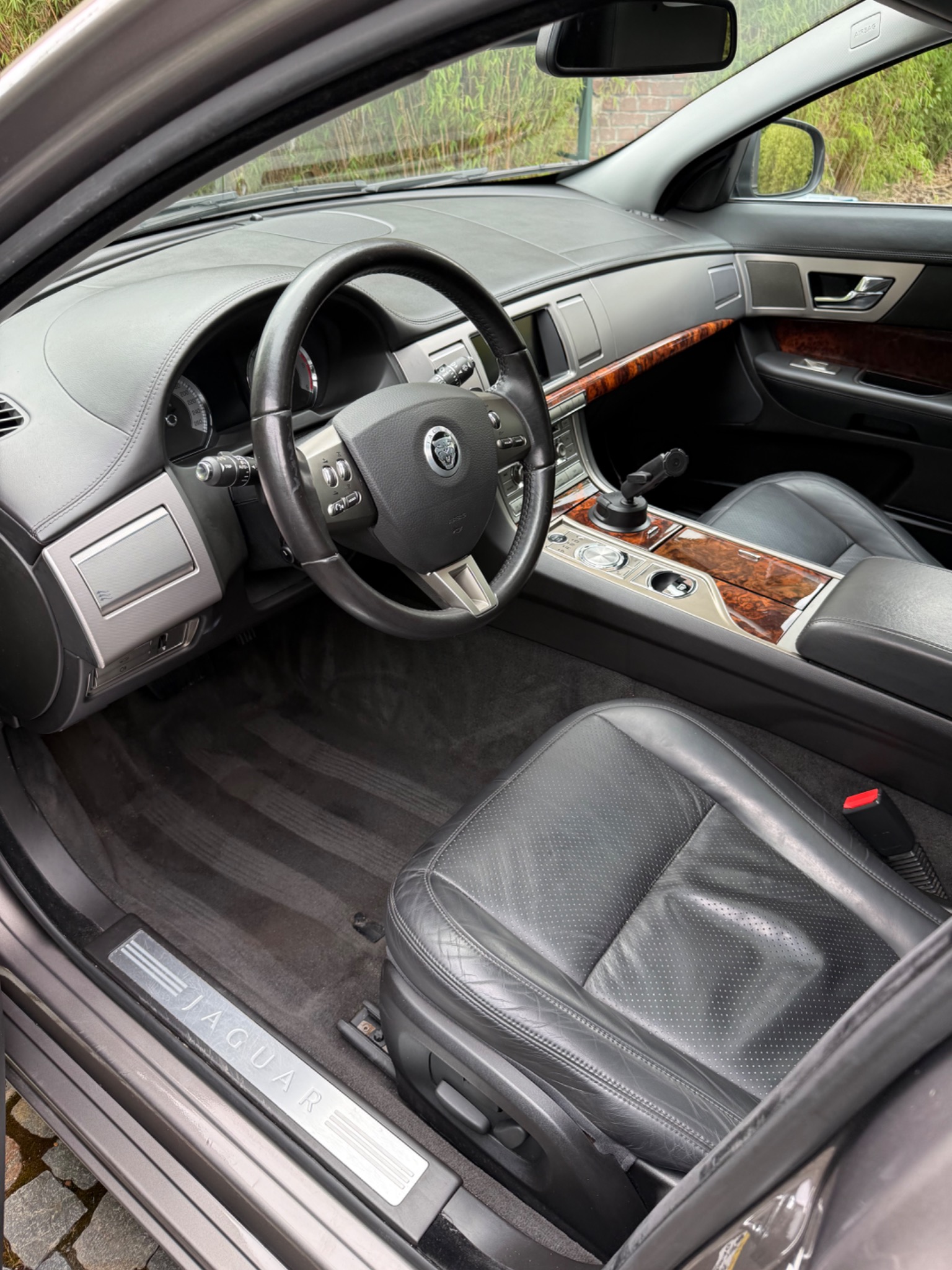 Jaguar XF interieur na reiniging