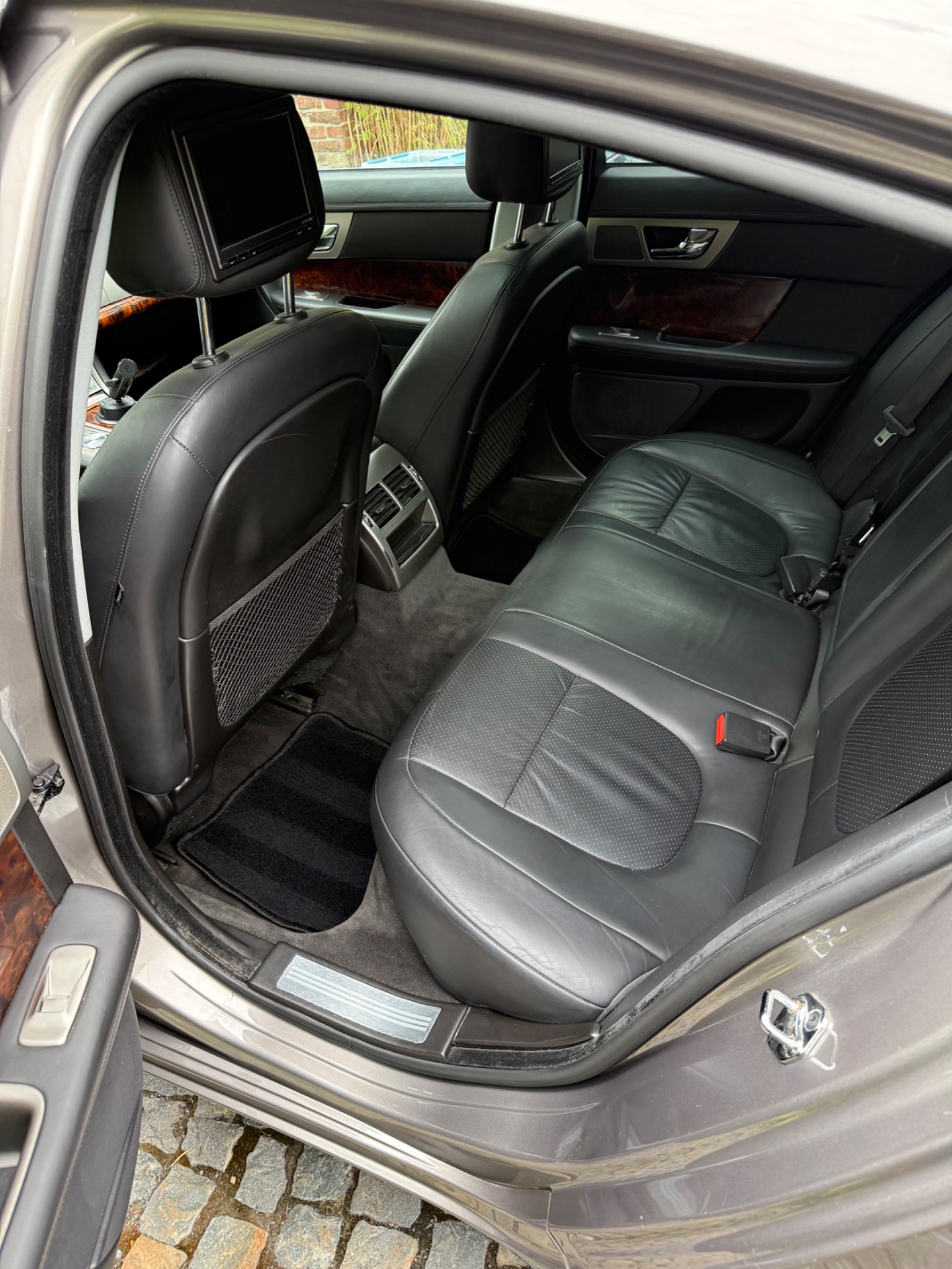 Jaguar XF achterbank na reiniging