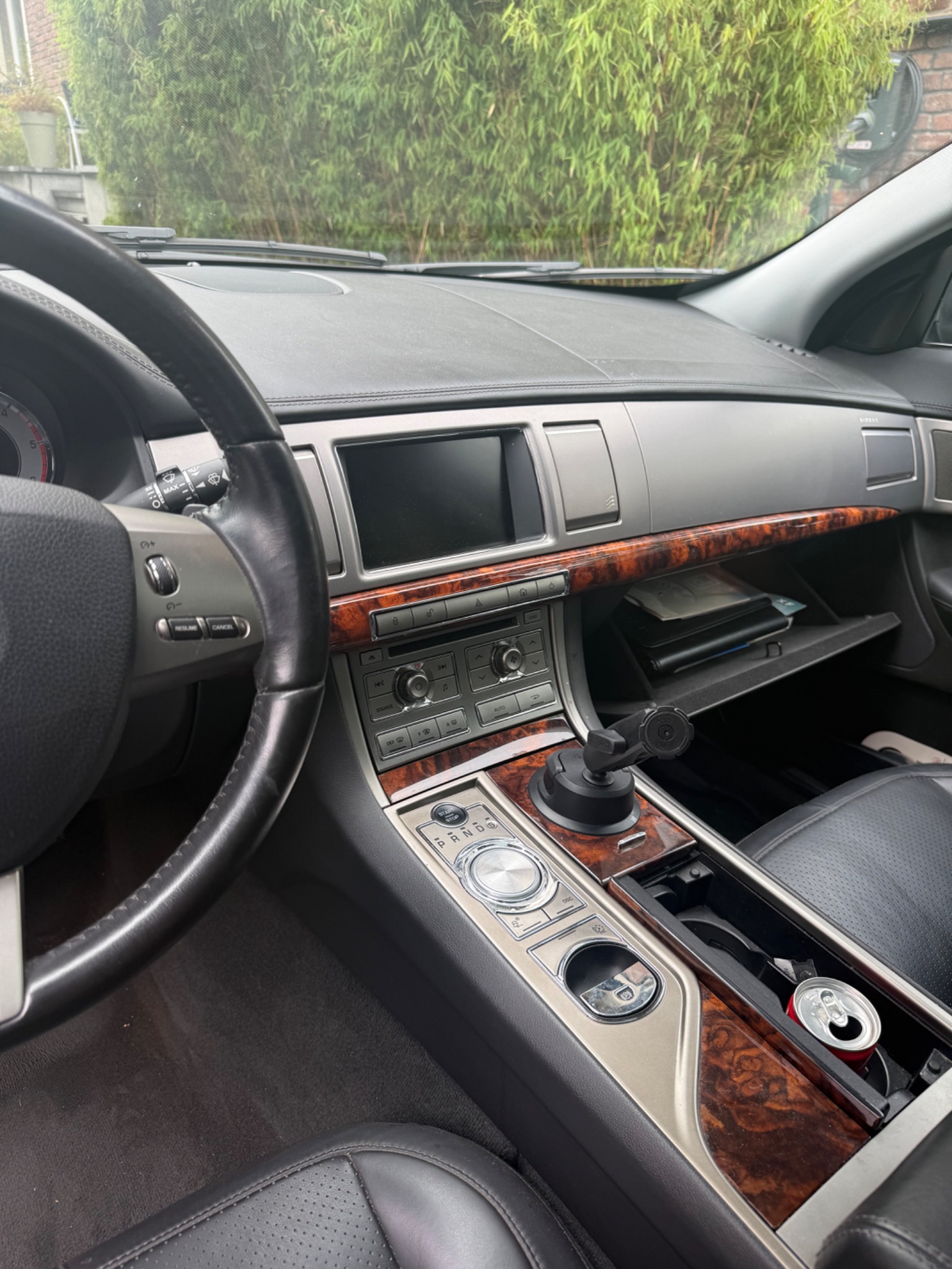Jaguar XF middenconsole voor reiniging