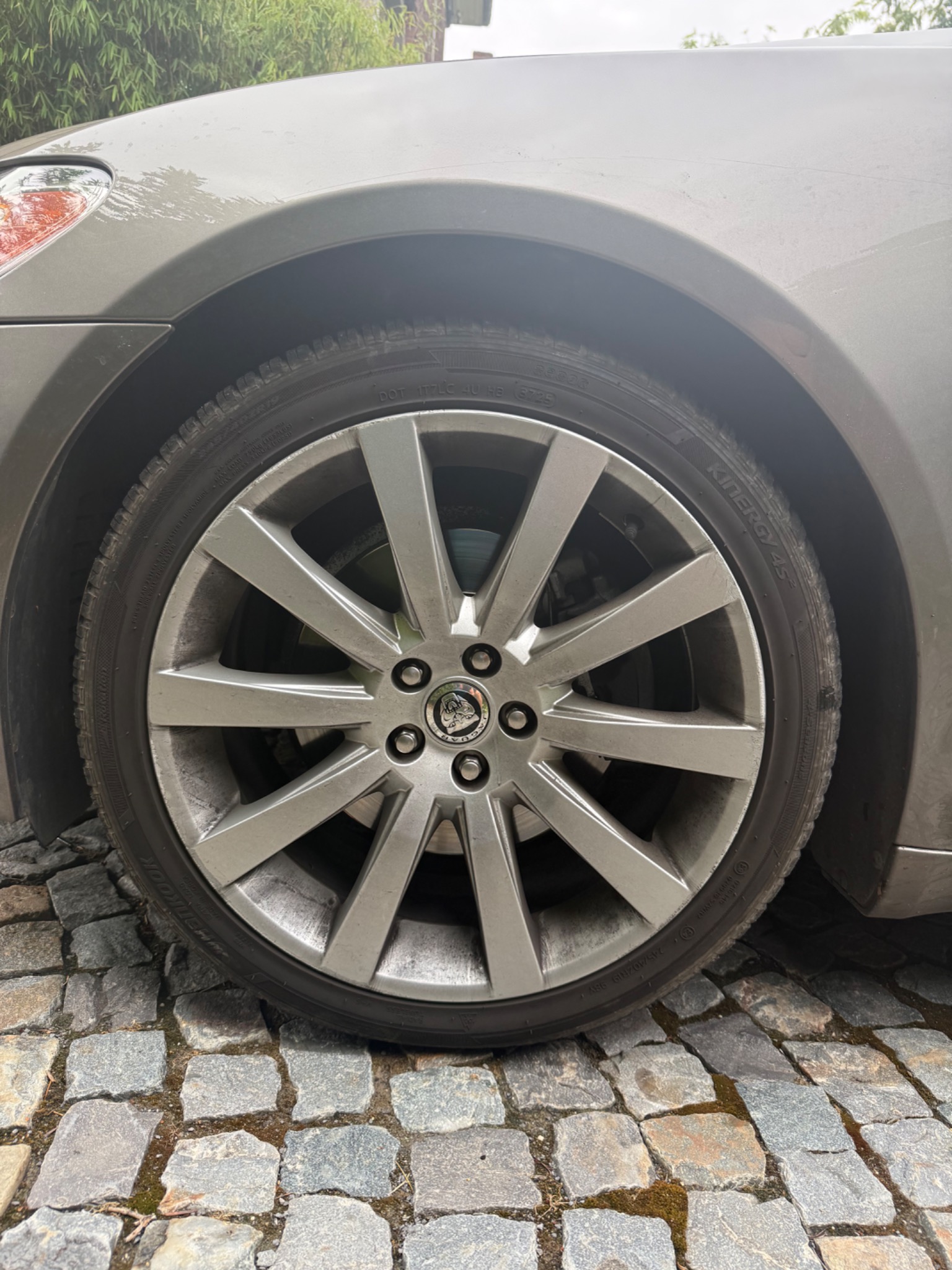 Jaguar XF velg voor reiniging