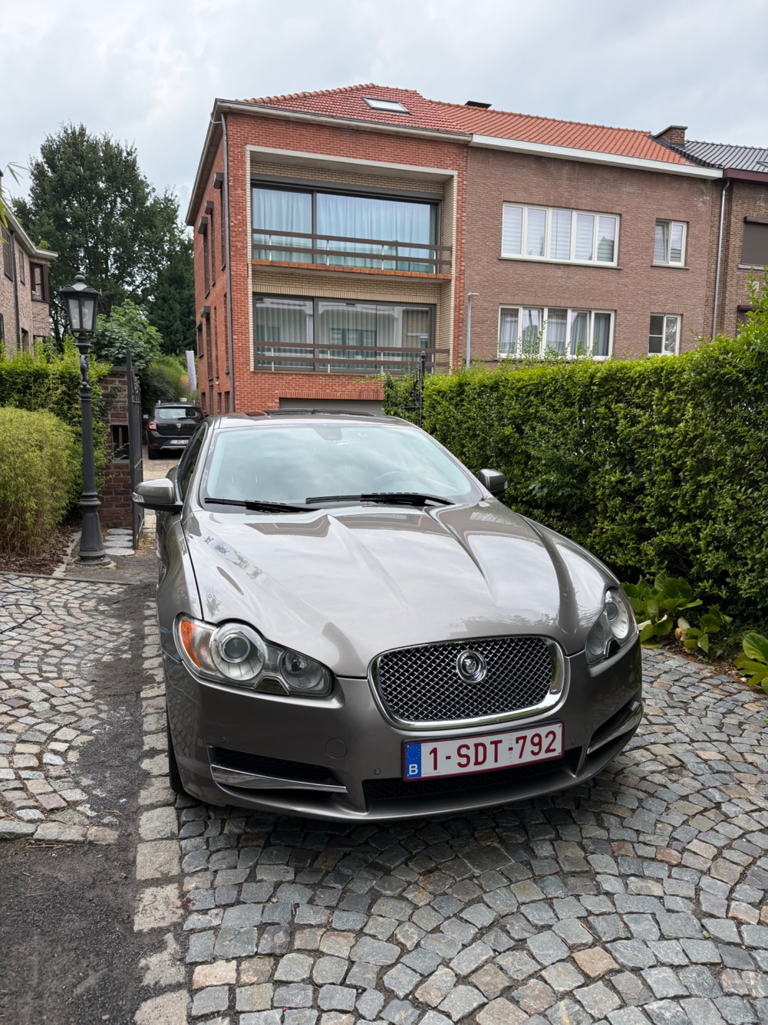 Jaguar XF voorkant na detailing