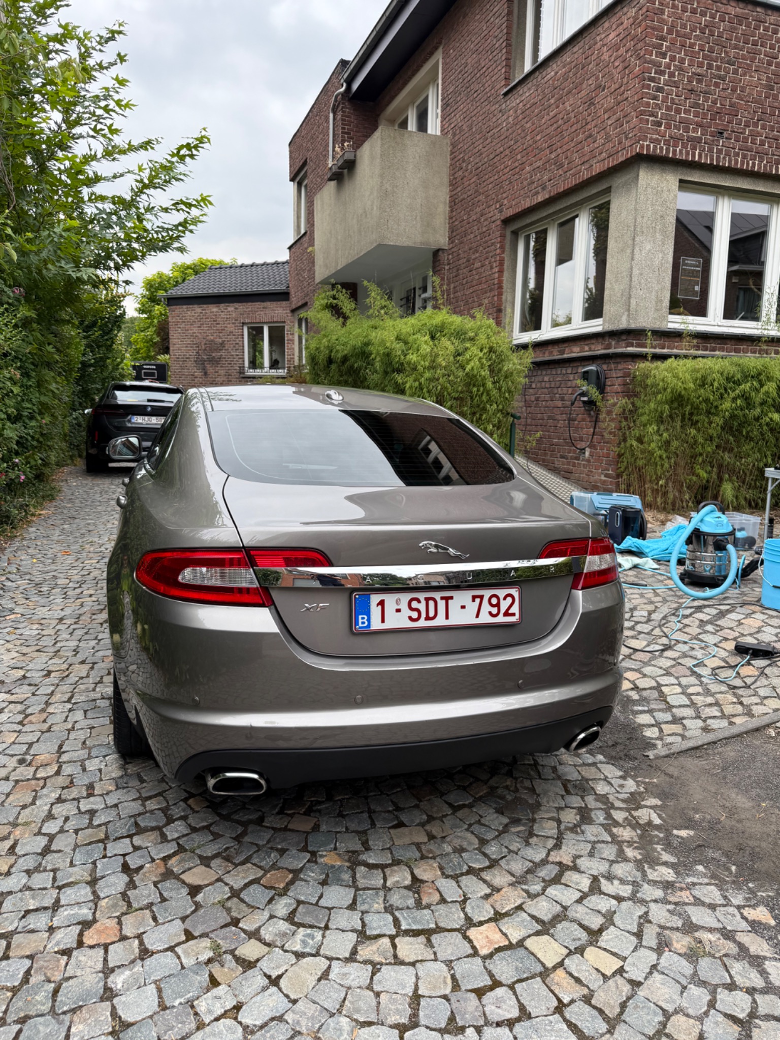 Jaguar XF achterkant na detailing