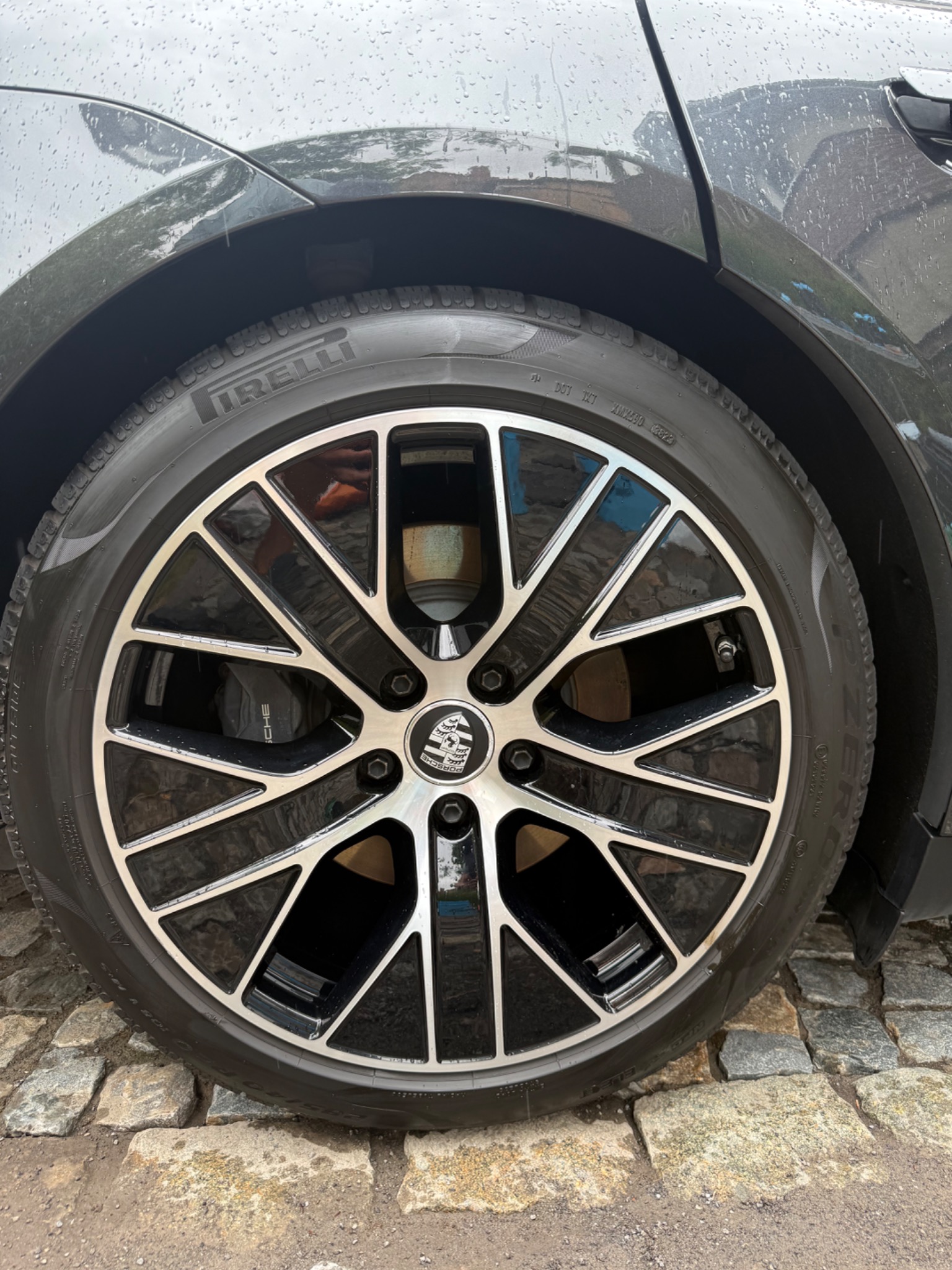Porsche Taycan velg na reiniging