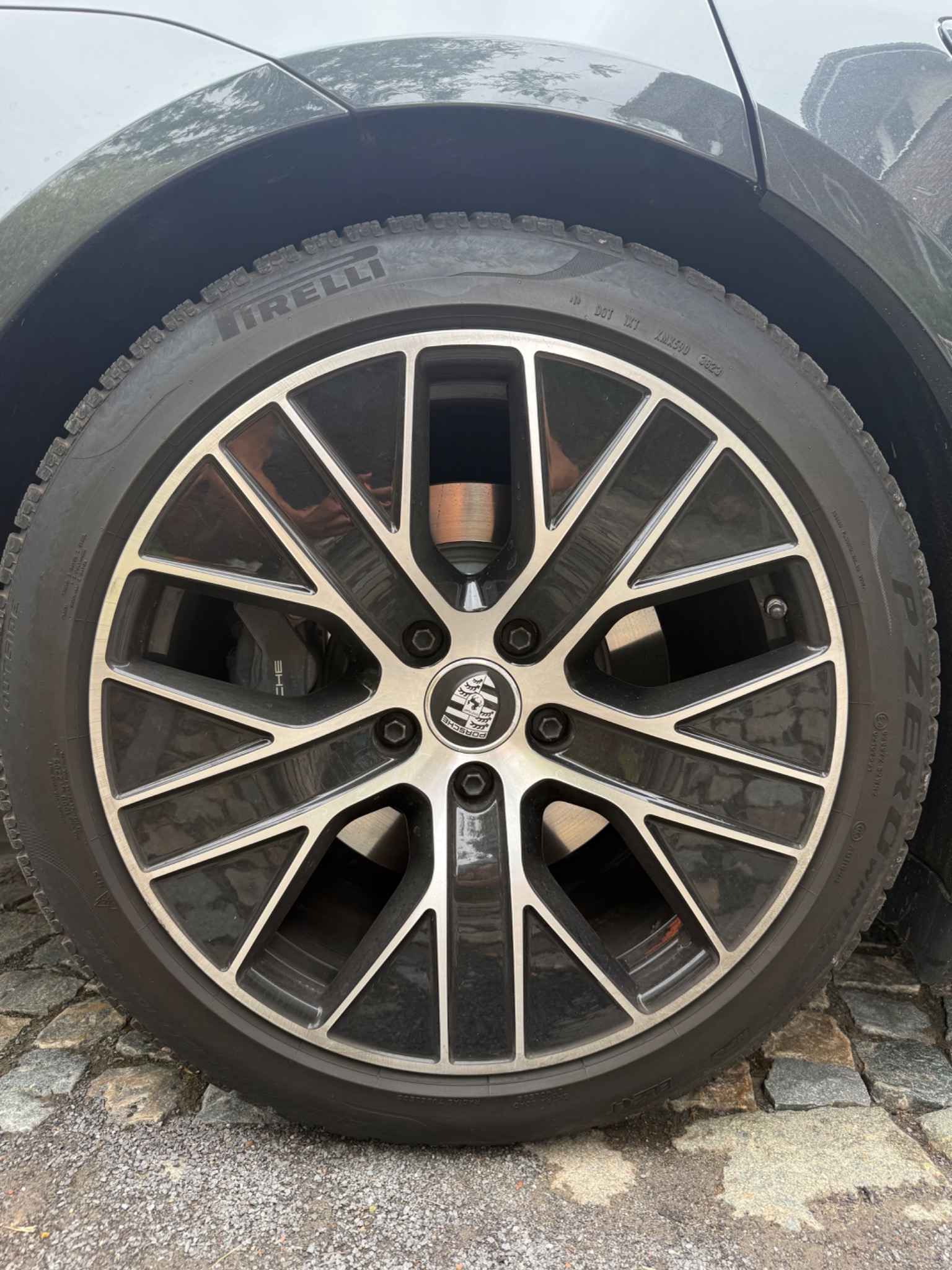 Porsche Taycan velg voor reiniging