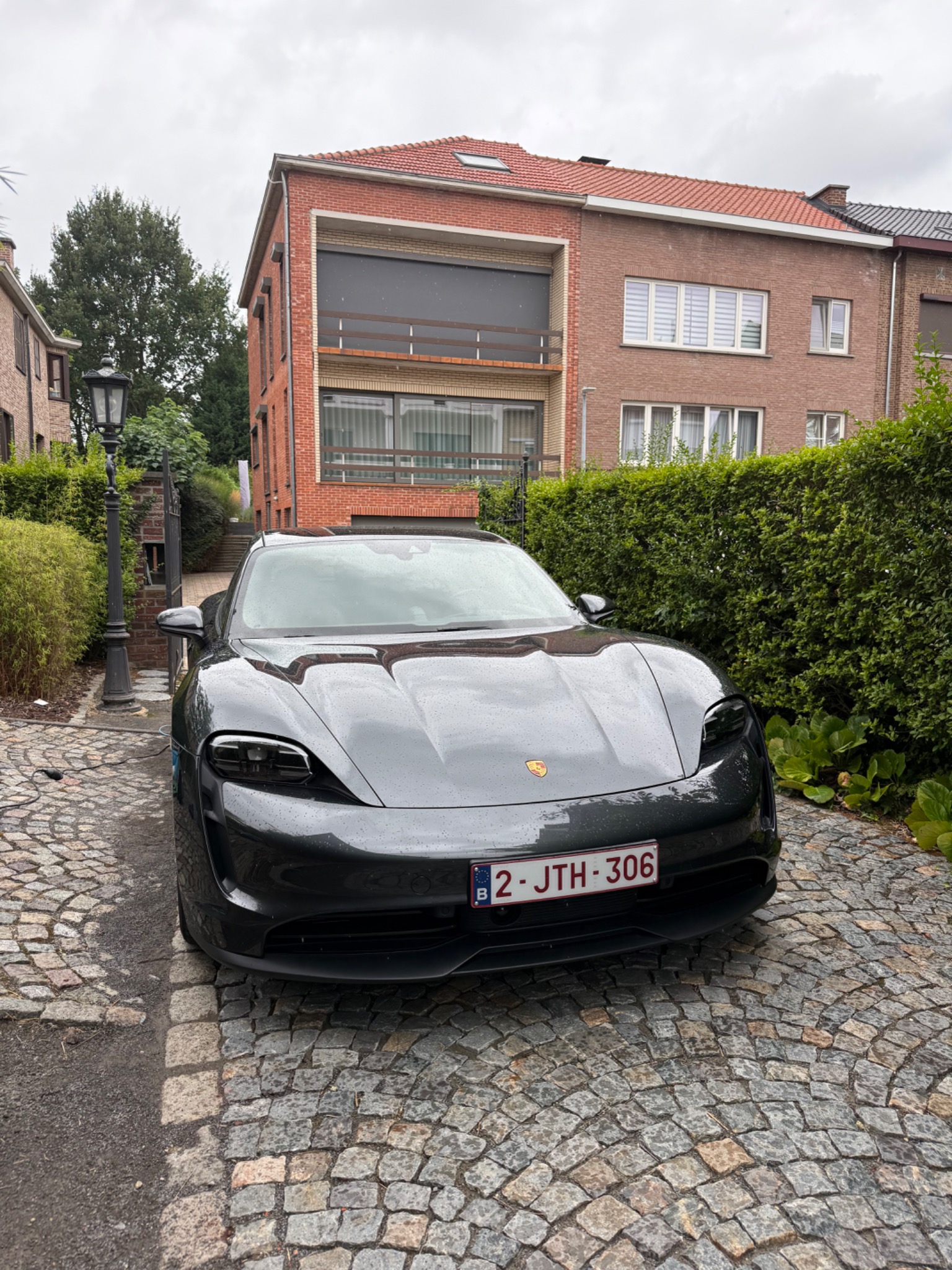 Porsche Taycan voorkant na detailing