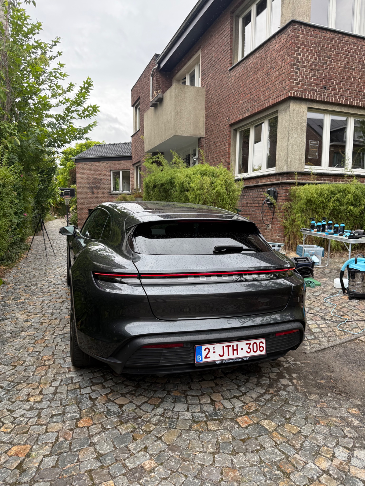 Porsche Taycan achterkant na detailing