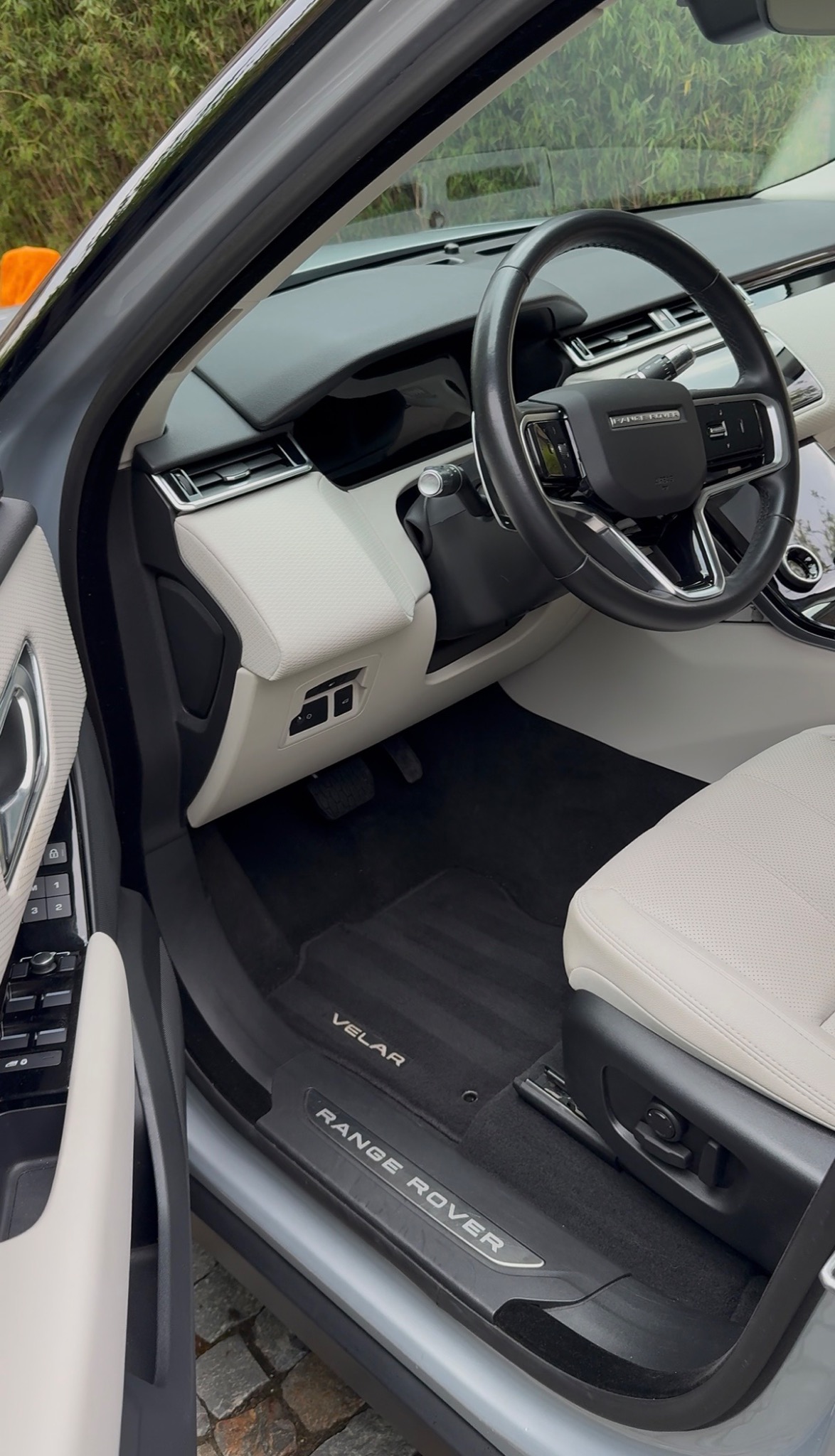 Gereinigde bestuurderszijde van de Range Rover